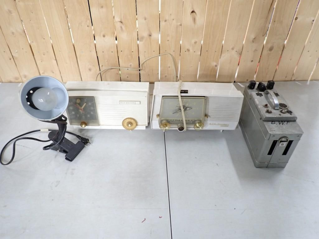 Electronics Lot incl Amglo Model 2554, 2 RCA Victor Tube Clock Radios, Clip on Lamp (1 of 13)