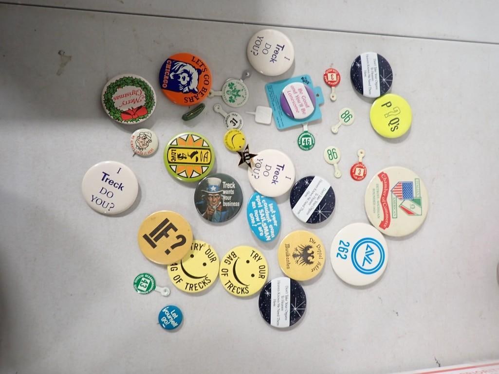 Assorted Vintage Pin Back Buttons (1 of 7)