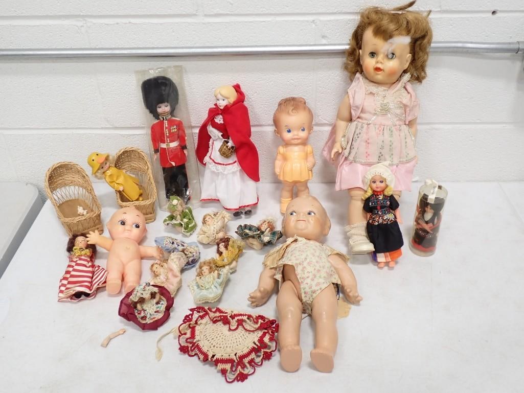 Dolls incl Vintage, Kewpie, Sun Rubber Doll, Ee-Gee, Scootles Cameo Doll, Miniature Dolls, etc (1 of 14)
