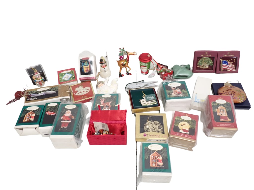 Christmas Ornament Lot incl Baldwin Ornaments, Hallmark Keepsake Ornaments, etc: Christmas Ornament Lot incl Baldwin Ornaments, Hallmark Keepsake Ornaments, etc.? Many in original boxes.?? Live Auctioneers is now offering Live Shipping through them. This is an optional payment/shi