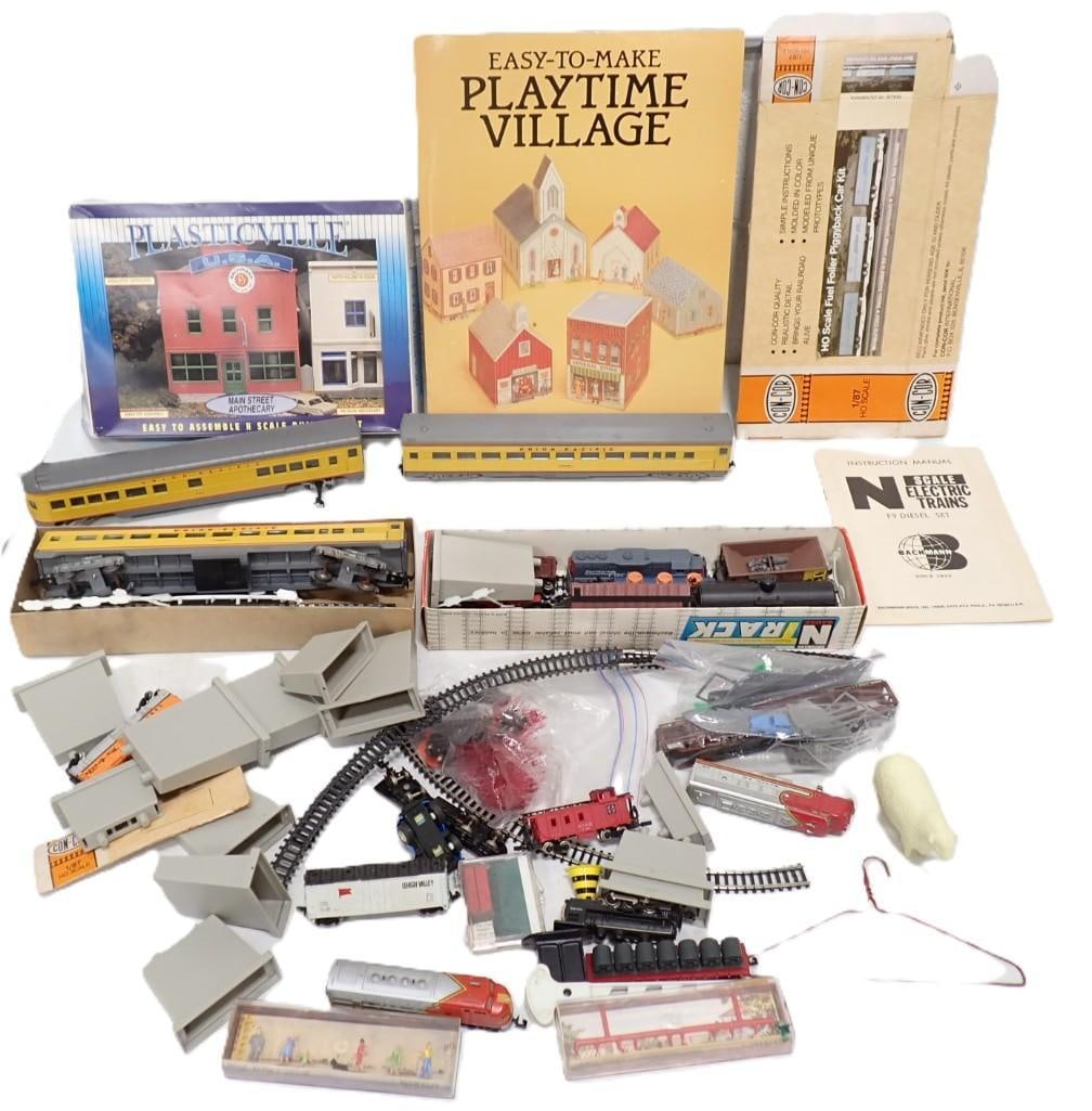 Model Train / Accessory Lot including N Scale, HO Scale, trains, Plasticville, etc. (1 of 13)