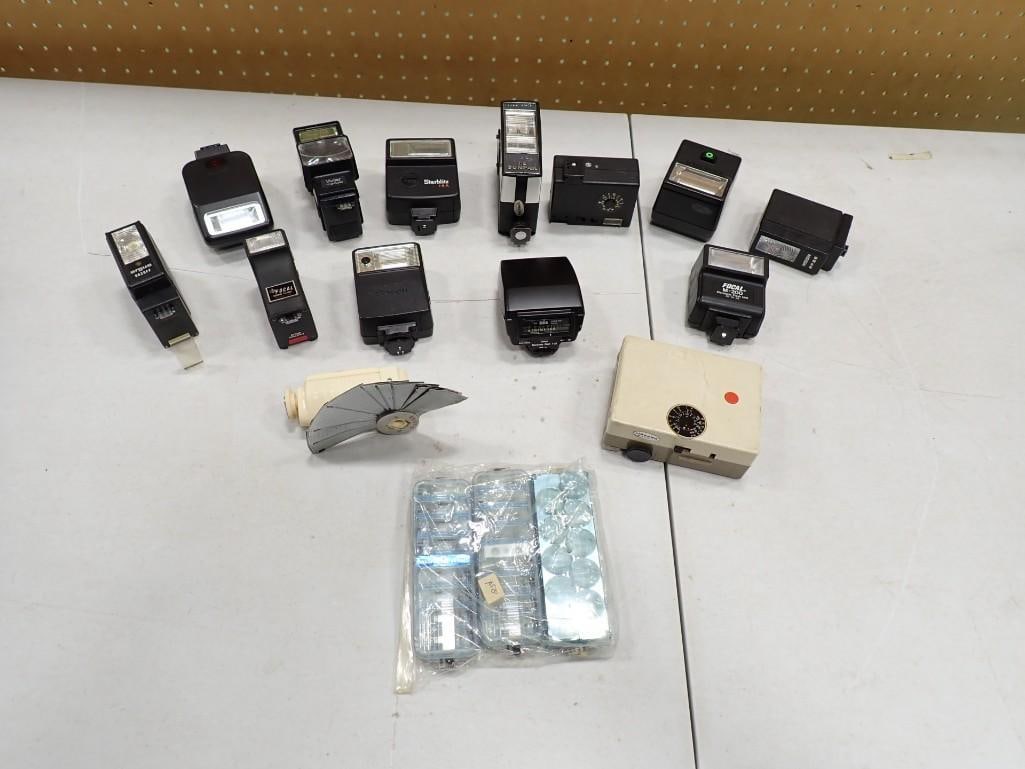Lot of assorted Vintage Camera Flashes / accessories (1 of 6)