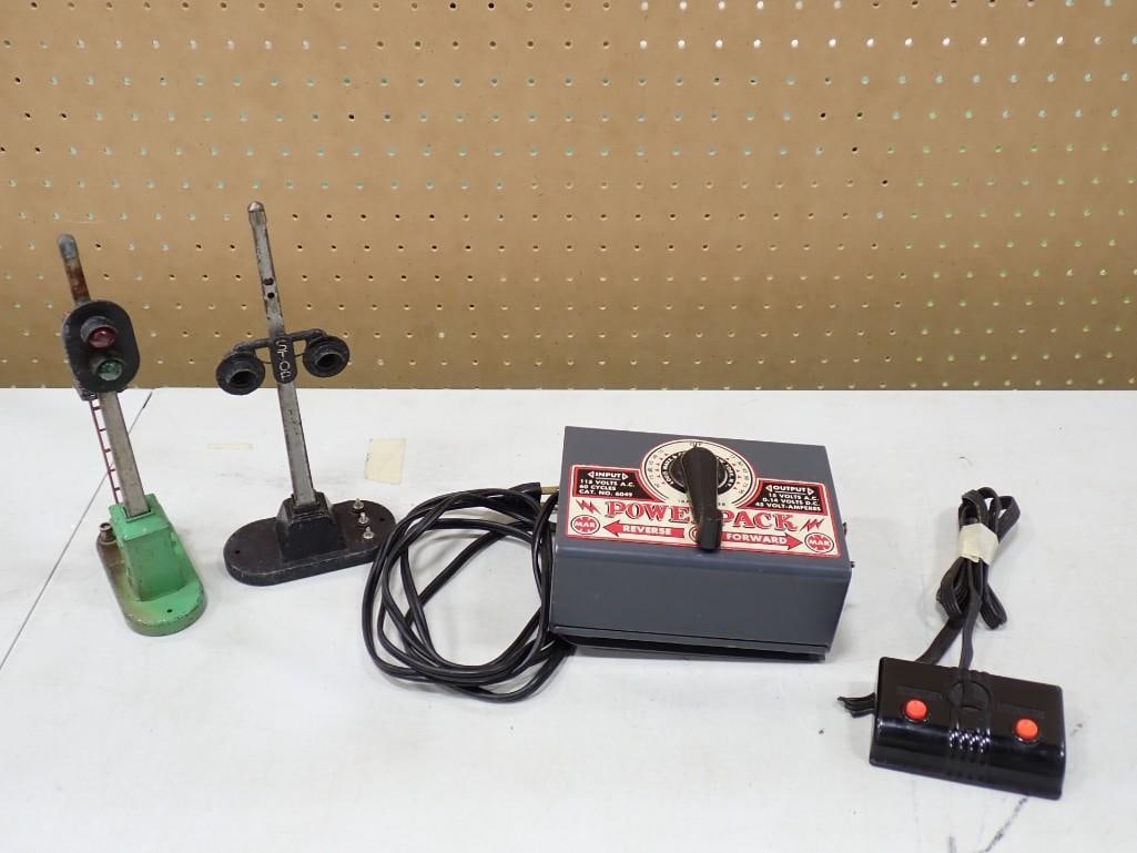 Vintage Model Train Accessories including O Scale Signals, Marx Transformer, Lionel, etc. (1 of 14)