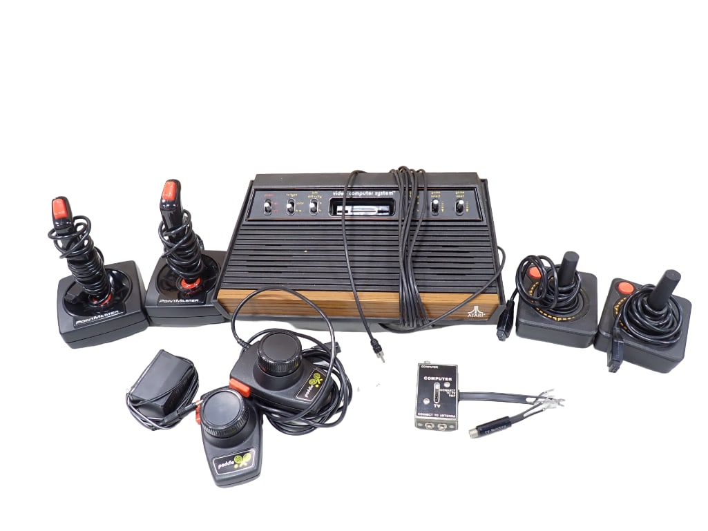 Atari 2600 VCS Video Game System with Joysticks and Paddle Controllers (1 of 18)