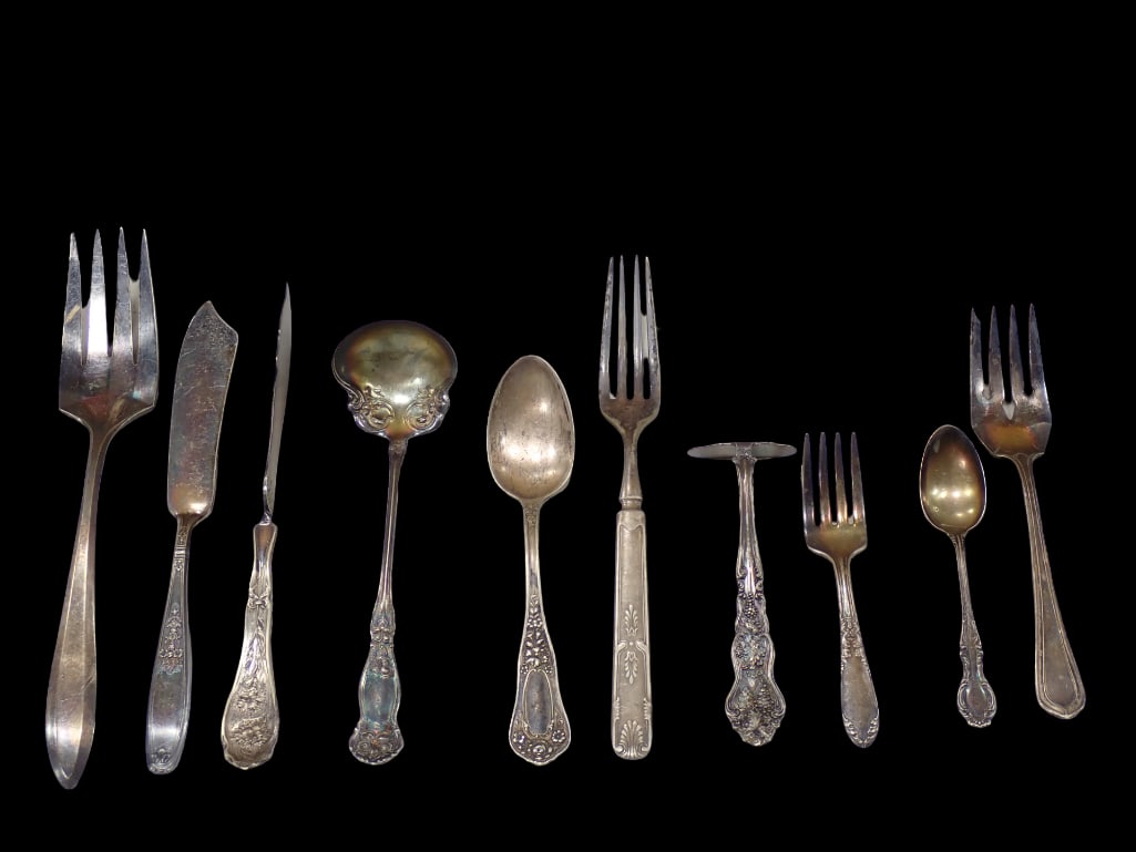 Vintage Flatware incl Wallace, Rogers Bros, etc (1 of 19)