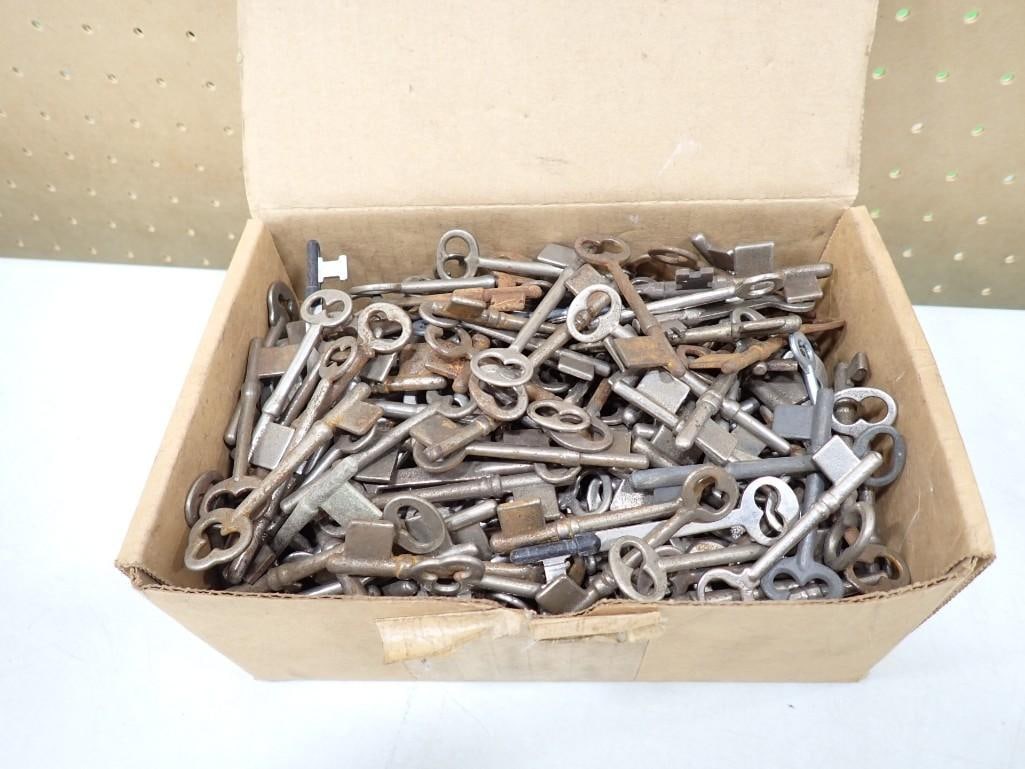Vintage Skeleton Keys Large Lot (1 of 9)