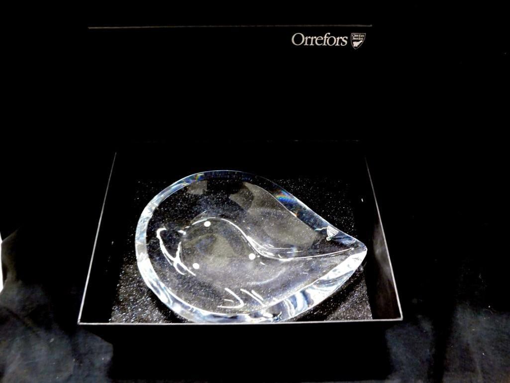 Orrefores Sweden Lead Crystal Tear Drop Bowl Designed by Marti Rytkonen in Original Box: Orrefores Sweden Lead Crystal Tear Drop Bowl Designed by Marti Rytkonen in Original Box .? Bowl measures 3" x 9 7/8" Live Auctioneers is now offering Live Shipping through them. This is an opt
