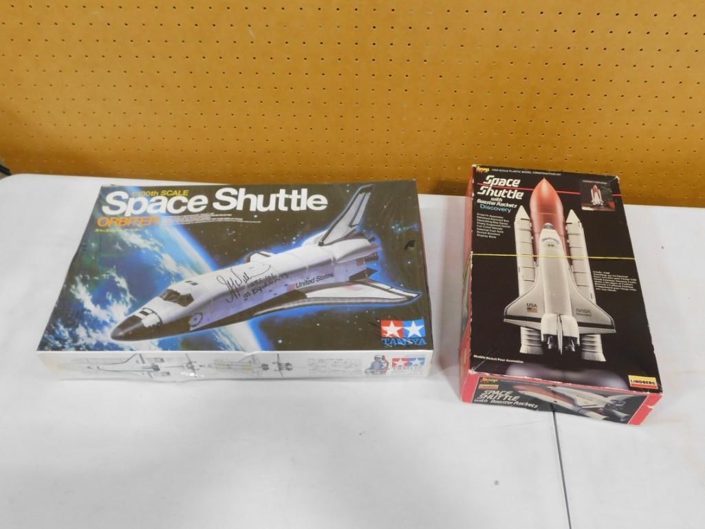 Tamiya Space Shuttle Model Kit with Astronaut James Halsell Autograph (No COA) and Lindberg (1 of 8)