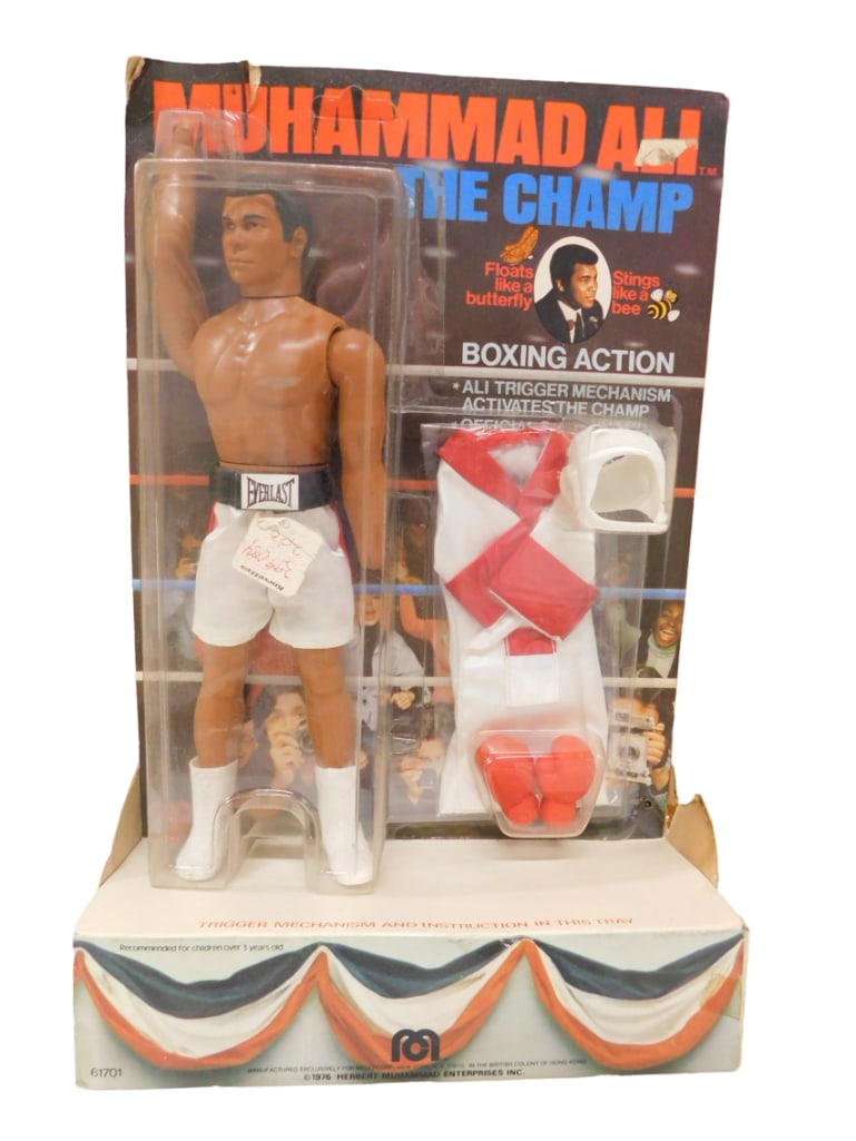 Vtg 1976 Muhammad Ali The Champ Boxing Action Figure with Accessories by Mego No Hands (1 of 11)