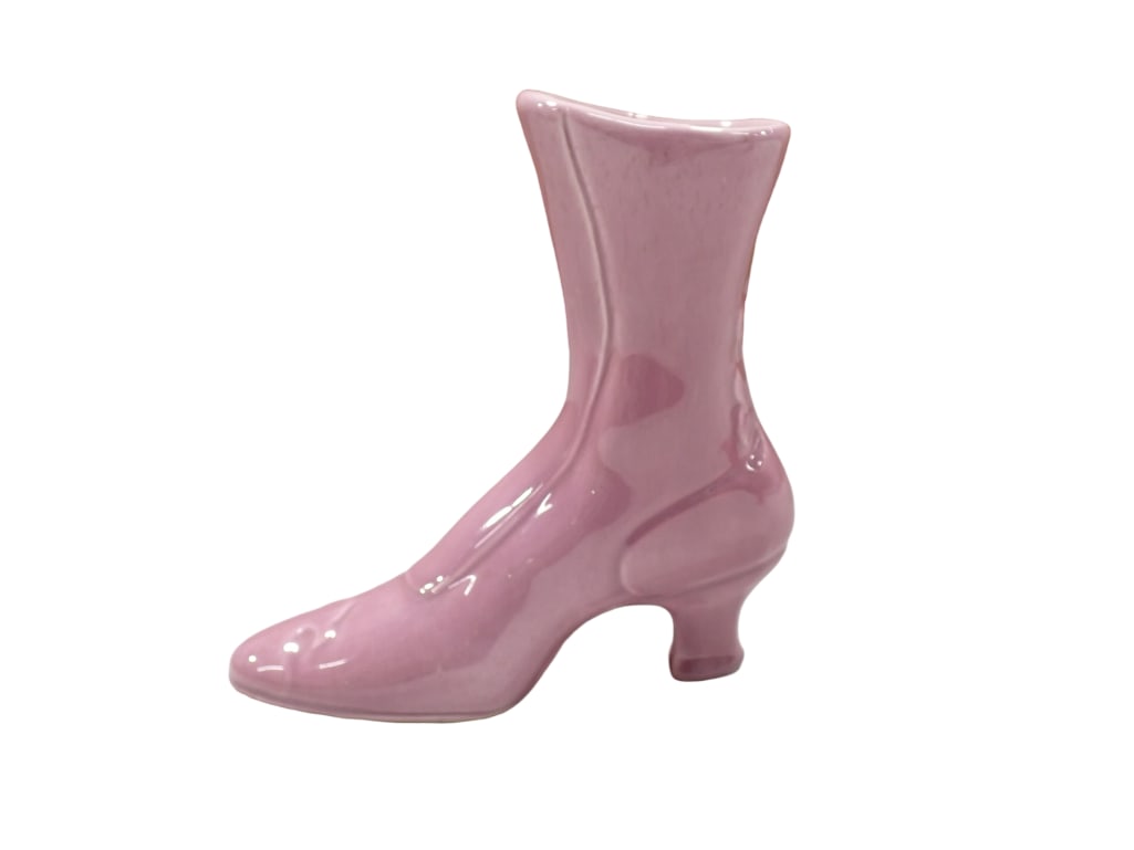 Red Wing Pottery 651 Pink Boot Vase: Vintage Red Wing Pottery 651 Pink Boot VaseLive Auctioneers is now offering Live Shipping through them. This is an optional payment/shipping system. If you would like to use the UPS Store as usual, pl