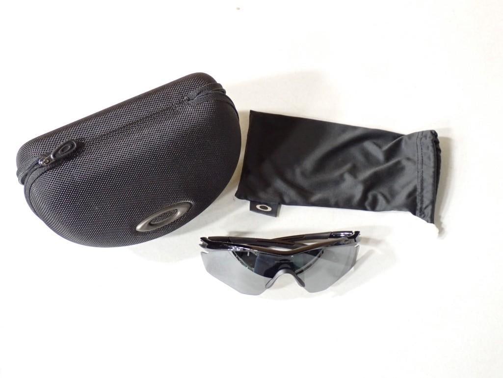 Designer Sunglasses with Case - Oakley (1 of 6)