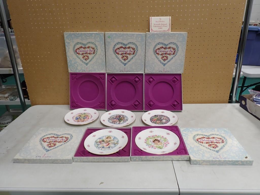 5 Royal Doulton Annual Valentines Day Plates in Original Boxes (1 of 8)