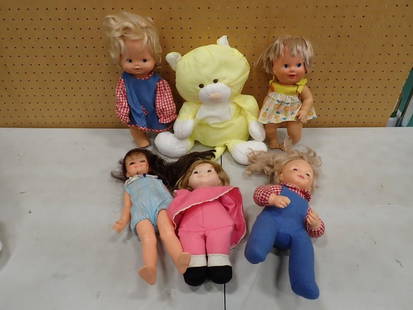 Dolls incl Vintage 1970 Ideal Mia (From the Crissy Family) and a Fisher Price PuffaLumps Cat: Dolls incl Vintage 1970 Ideal Mia (From the Crissy Family) and a Fisher Price PuffaLumps Cat All pictures are considered part of the description and should be examined carefully by bidders. Live Auc