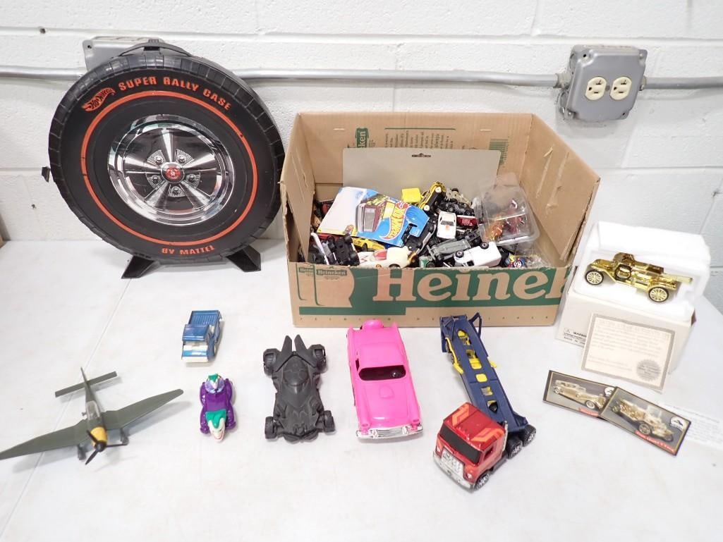 Lot of Small Toys Mostly Cars and Vehicles and a Hot Wheels Super Rally Case (1 of 10)
