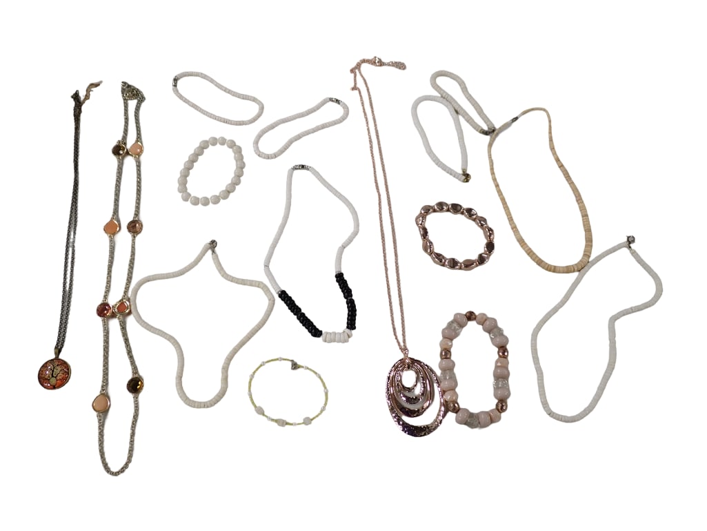 Assorted Fine Costume Jewelry including Necklaces, Bracelets, etc. Tree of Life Autumn Pendant: Assorted Fine Costume Jewelry including Necklaces, Bracelets, etc. Tree of Life Autumn Pendant All pictures are considered part of the description and should be examined carefully by bidders. Live Auc