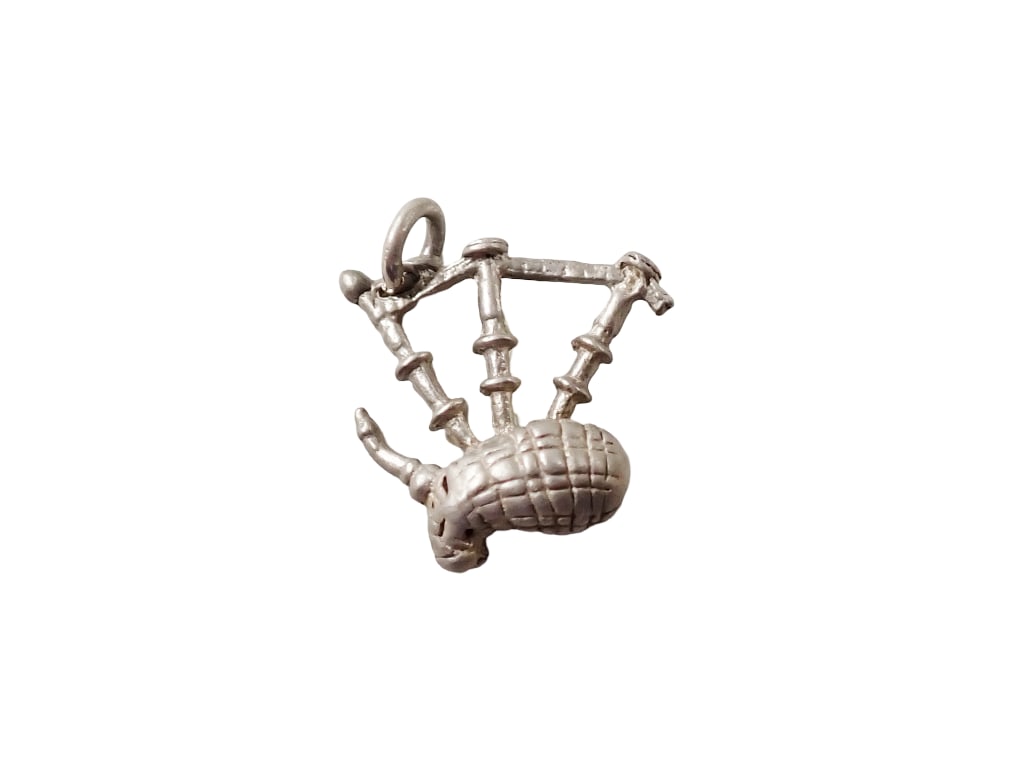 9K Gold Bagpipes Charm (1 of 2)