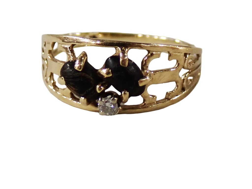14K Gold and Black Onyx Ring: 14K Gold and Black Onyx Ring ?