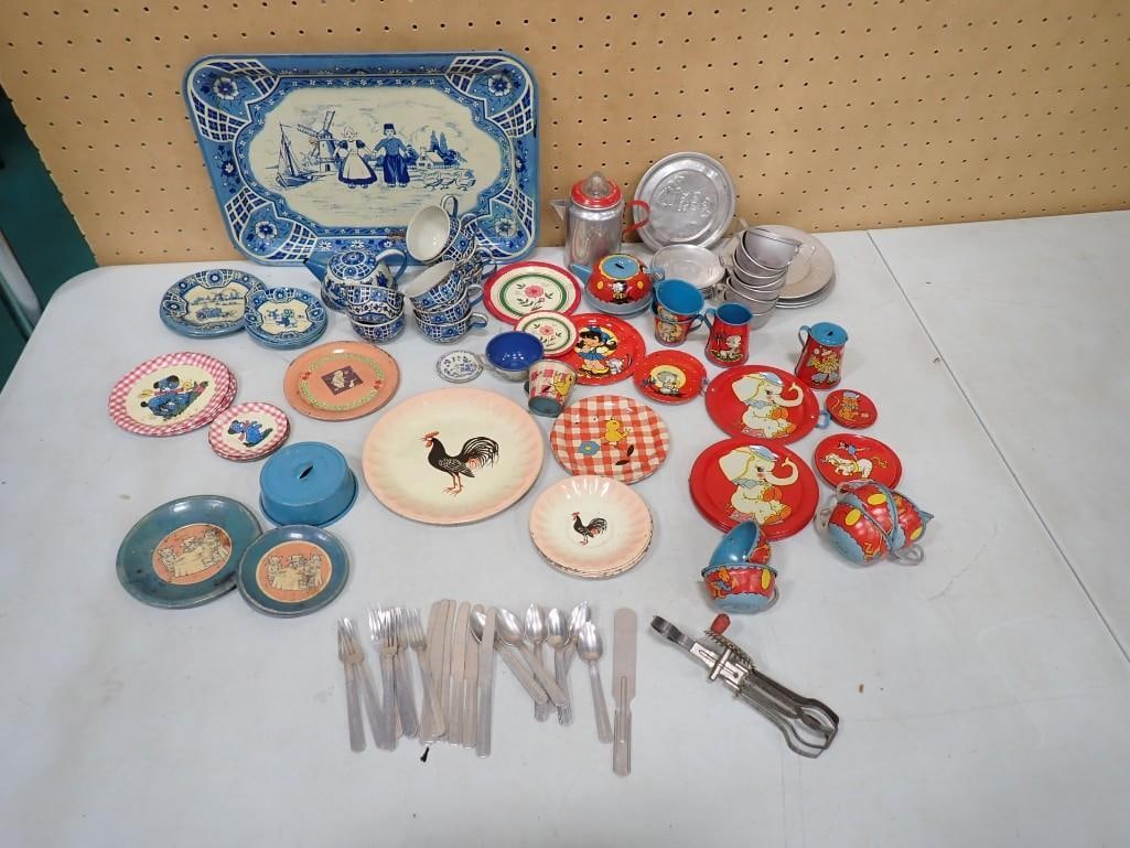 Vintage Children's Tin Toy Dishes, Kitchenware, Teapot, etc incl Circus Theme, Rooster, Dutch, etc: Vintage Children's Tin Toy Dishes, Kitchenware, Teapot, etc incl Circus Theme, Rooster, Dutch, etc All pictures are considered part of the description and should be examined carefully by bidders.
