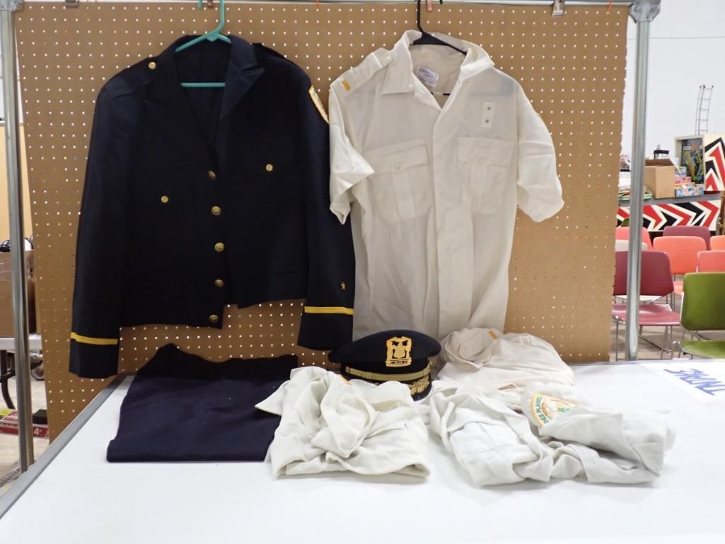 Vintage Circa 1960-70's Des Plaines Illinois Police Department uniform: Vintage Circa 1960-70's Des Plaines Illinois Police Department uniform All pictures are considered part of the description and should be examined carefully by bidders. Live Auctioneers is now offe