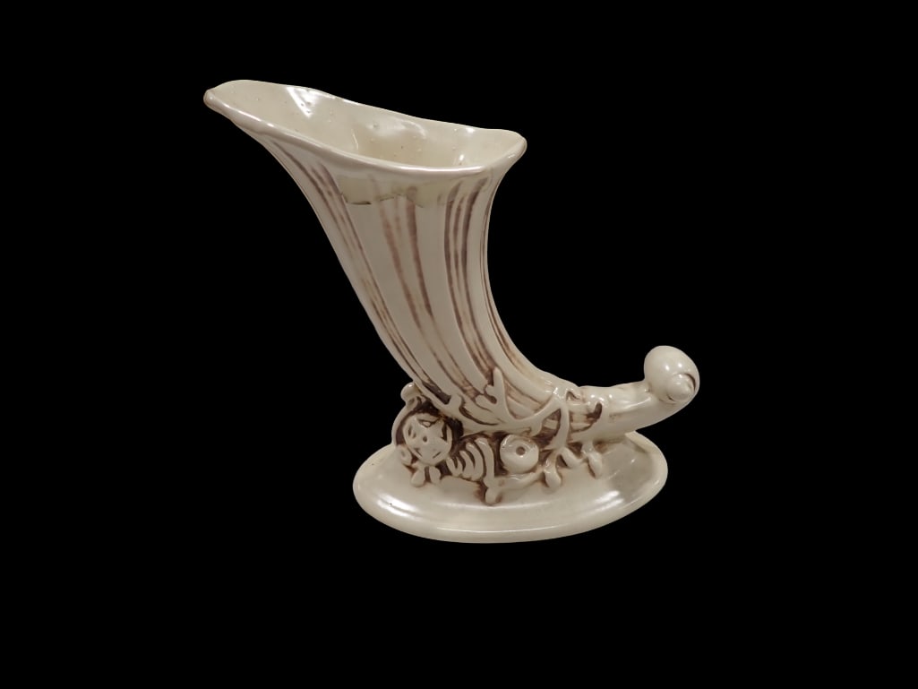 Vintage Red Wing Pottery Horn of Plenty #413 Cornucopia Vase (1 of 4)