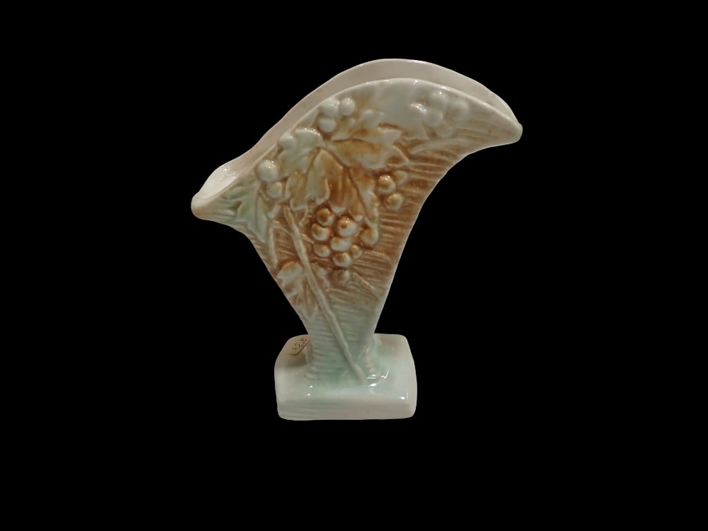 Vintage McCoy Pottery Vase Rustic Line Grapevine and Leaf Design (1 of 5)