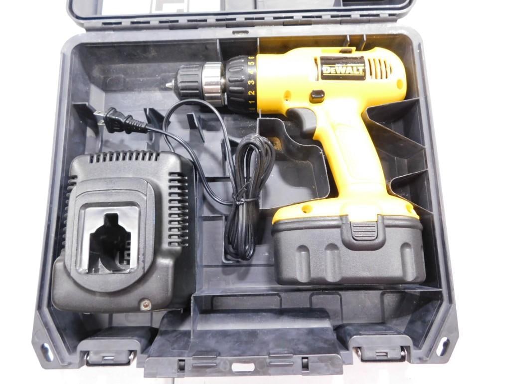 Dewalt Drill with Case (1 of 6)