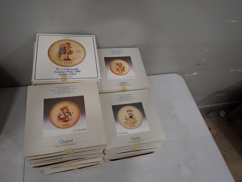 Lot of roughly 28 Goebel Hummel Collector Plates with original boxes (1 of 3)