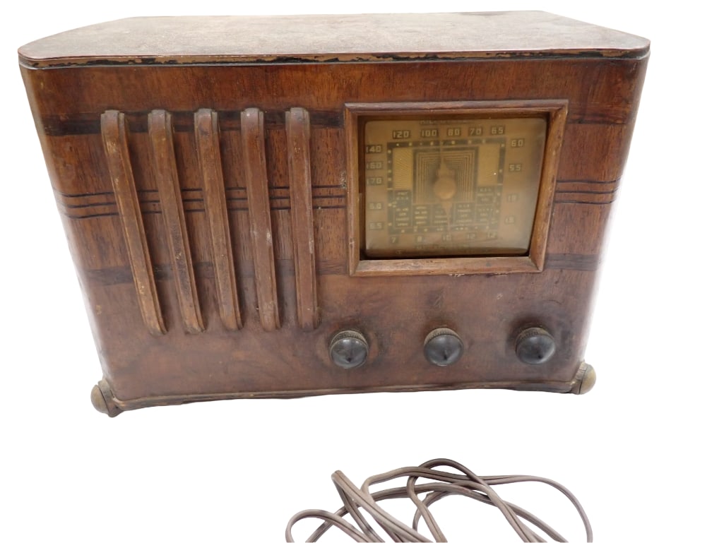 Vintage Emerson Radio 1930s-40s (1 of 5)