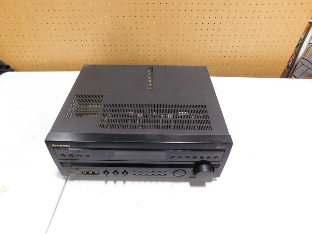 Pioneer VSX-D557 Audio / Video Multi-Channel Receiver (1 of 6)
