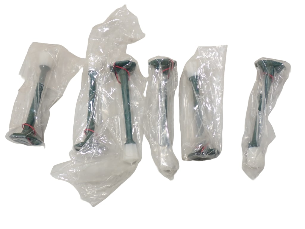 Lot of 6 Lionel Lamp Posts All Metal Modern All Brand New and Wires are Still Factory Wrapped Around (1 of 4)