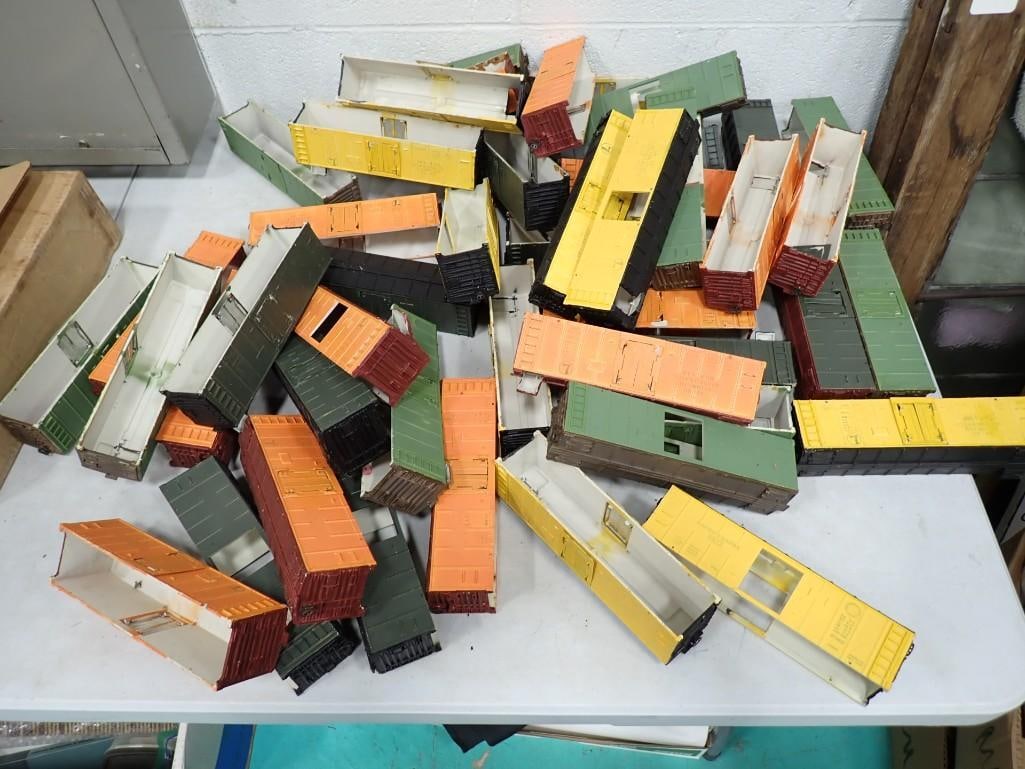 Lot of Approx 45 Lionel Freight Car Shells Most are 6472: Lot of Approximately 45 Lionel Freight Car Shells Most are 6472. All have been repainted. Good to decent condition. Shells Only. Largest is 8"x2"x2" O gauge. All pictures 