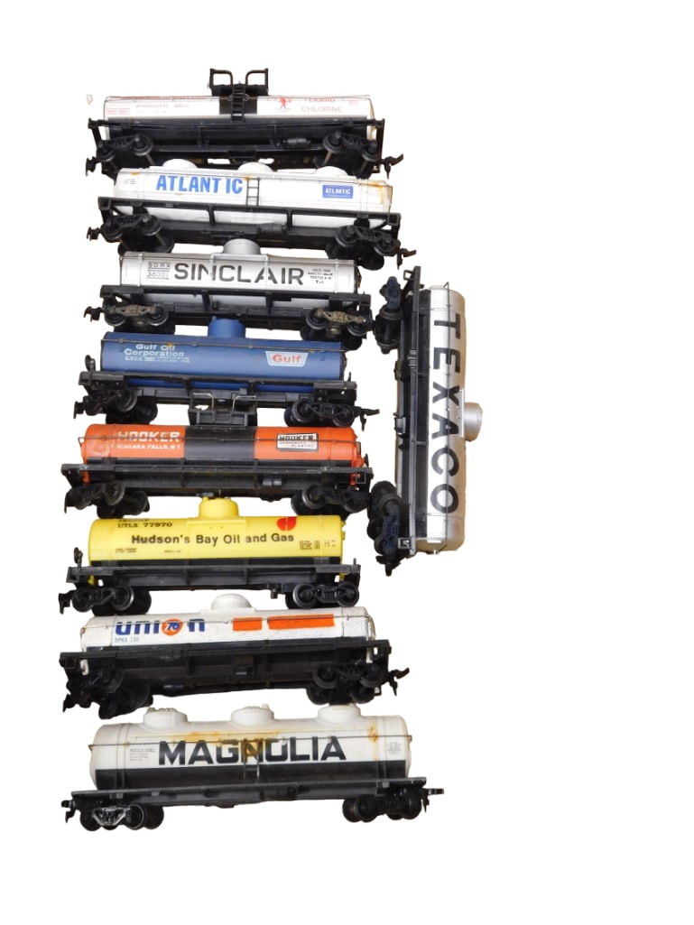 Lot of HO Scale Trains: Lot of HO Scale Trains Largest is 8"x2"x2" All pictures are considered part of the description and should be examined carefully by bidders. Live Auctioneers is now offering Live Shipping t