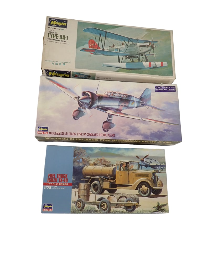 3 Vintage Hasegawa Model Kits - Mitsubishi Ki-15-I Babs Type 97 Recon Plane, Isuzu TX-40 Fuel Truck (1 of 9)
