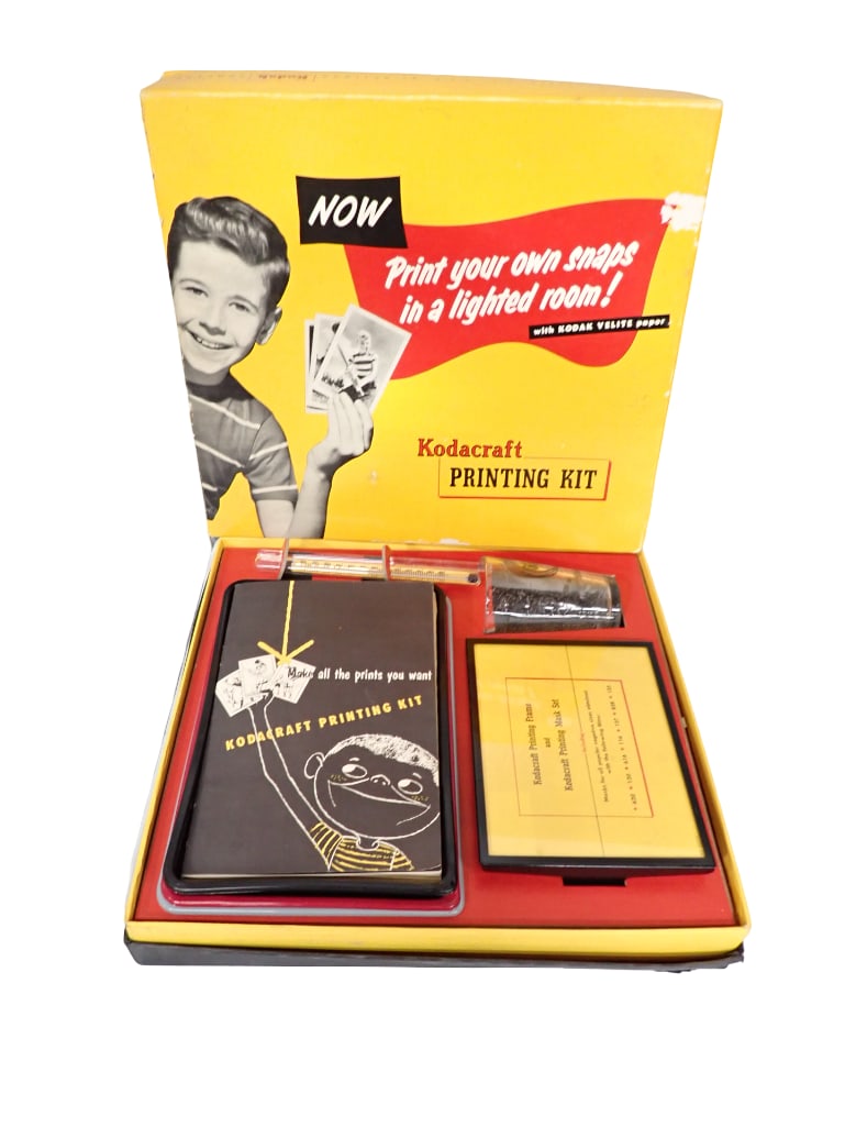 Vintage Kodacraft Printing Kit in Original Box: Vintage Kodacraft Printing Kit in Original Box . Includes everything shown. Box is 11"x10"x3" All pictures are considered part of the description and should be examined careful