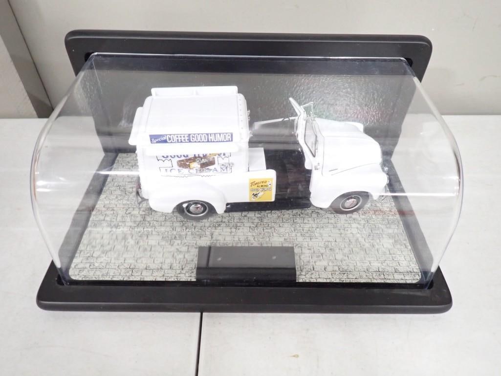 Danbury Mint Good Humor 1950's Truck with Display Case: Danbury Mint Good Humor 1950's Truck with Display Case 10x7x5" All pictures are considered part of the description and should be examined carefully by bidders. Live Auctioneers is now offering