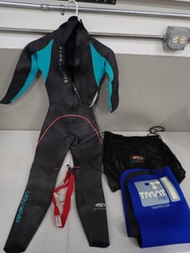 Blueseventy Wetsuit and accessories - size Women's Small