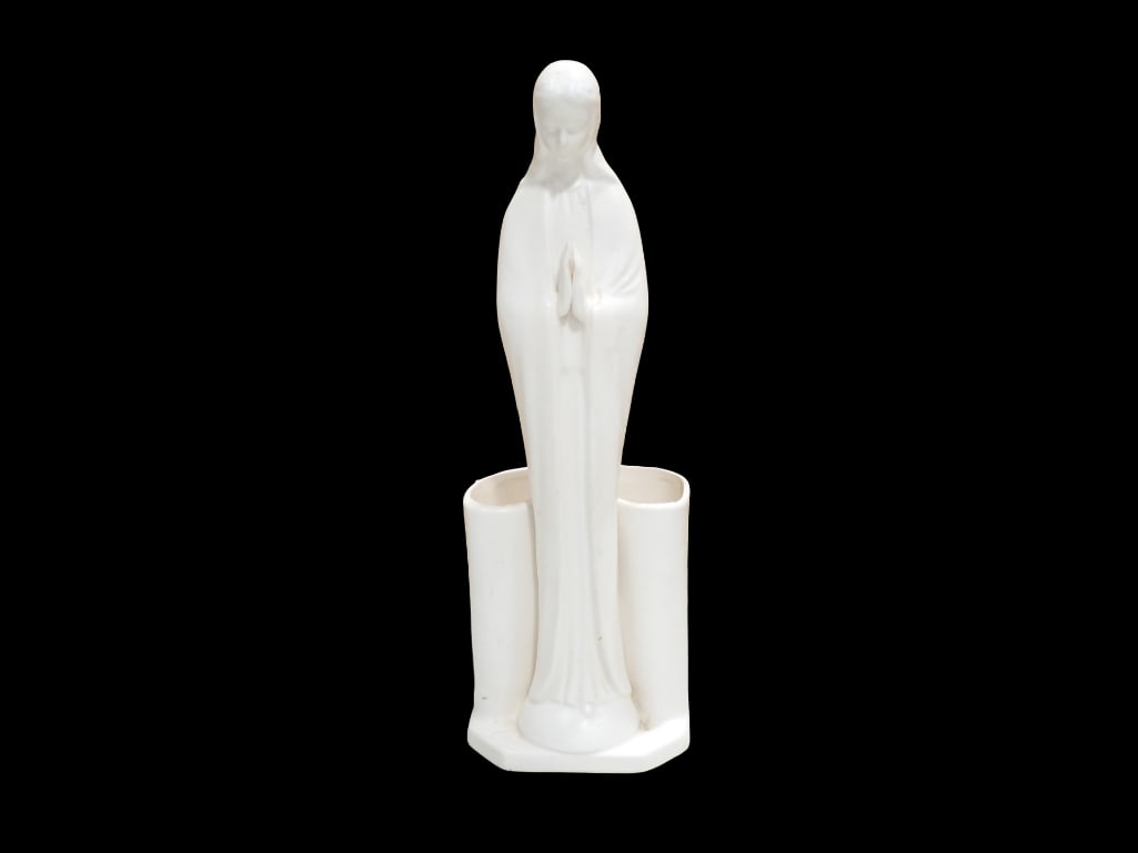 Vintage Napcoware R5580 White Porcelain Madonna Holy Mother Planter: Vintage Napcoware R5580 White Porcelain Madonna Holy Mother Planter All pictures are considered part of the description and should be examined carefully by bidders. Live Auctioneers is now offering Li