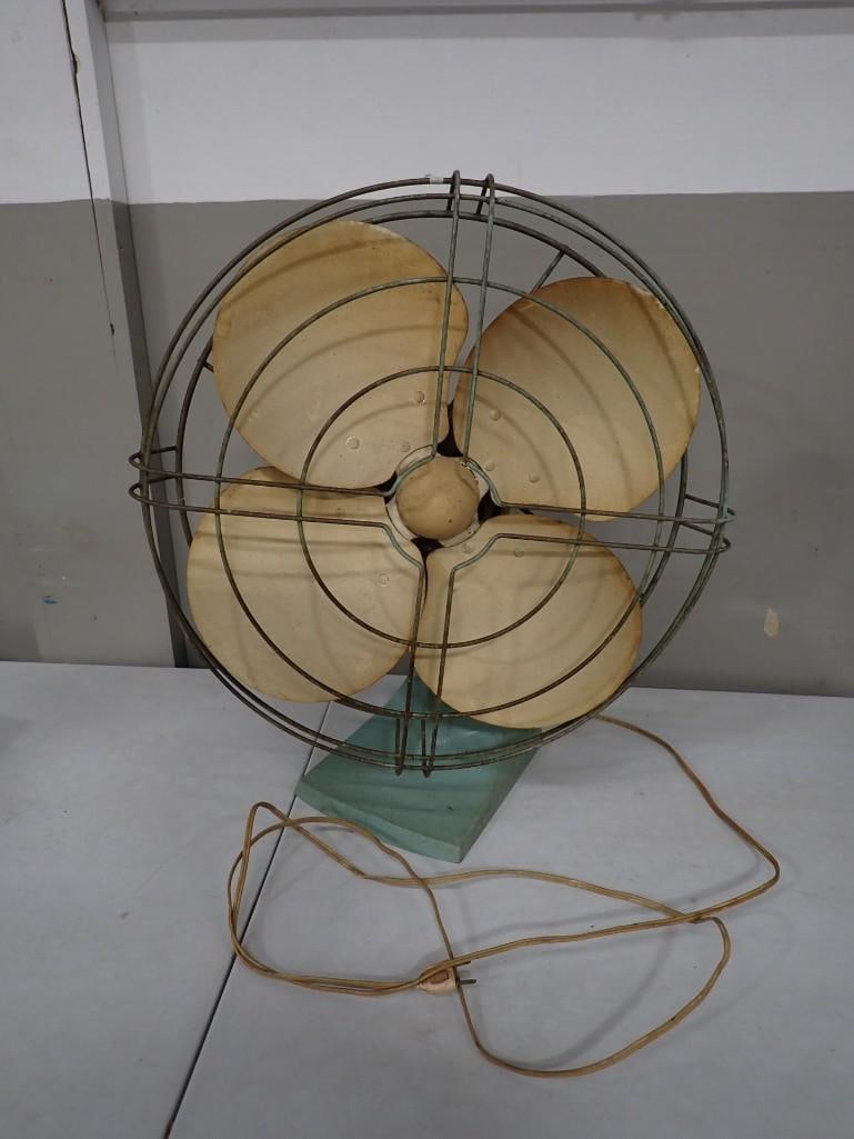 Vintage Fasco Industries Teal Green Desk Fan: Vintage Fasco Industries Teal Green Desk Fan All pictures are considered part of the description and should be examined carefully by bidders. Live Auctioneers is now offering Live Shipping through the