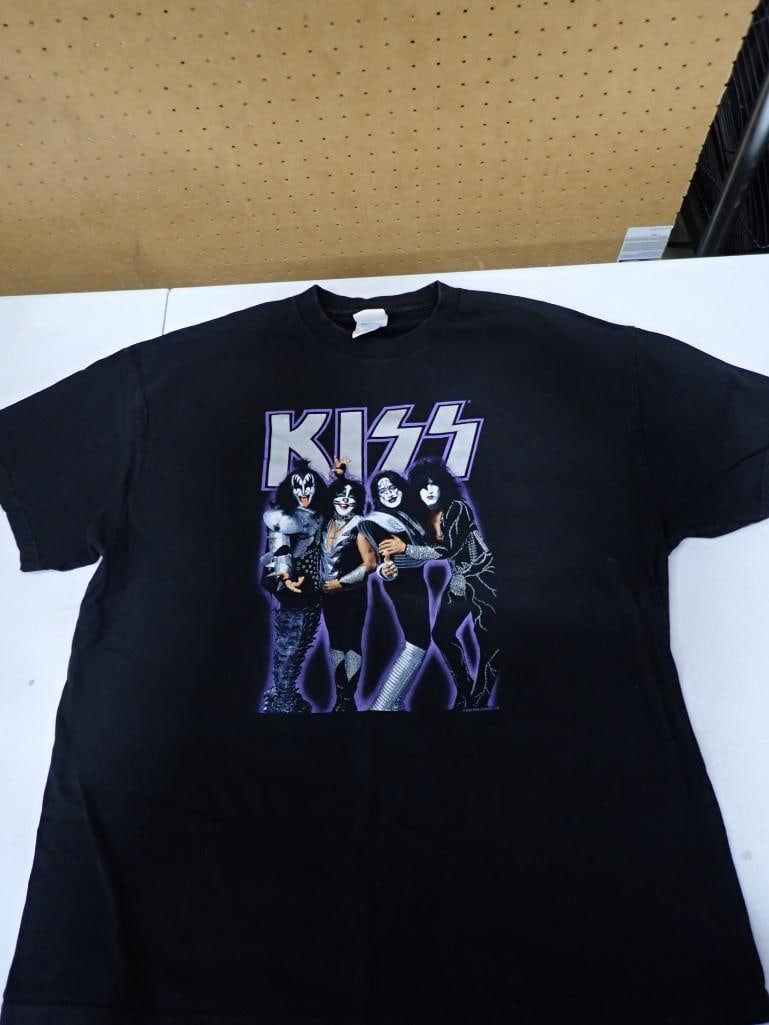 KISS 2005 Tour T Shirt Black Rock Shirt Adult Size XL: KISS T Shirt Black Rock Shirt Adult Size XL All pictures are considered part of the description and should be examined carefully by bidders. Live Auctioneers is now offering Live Shipping through them