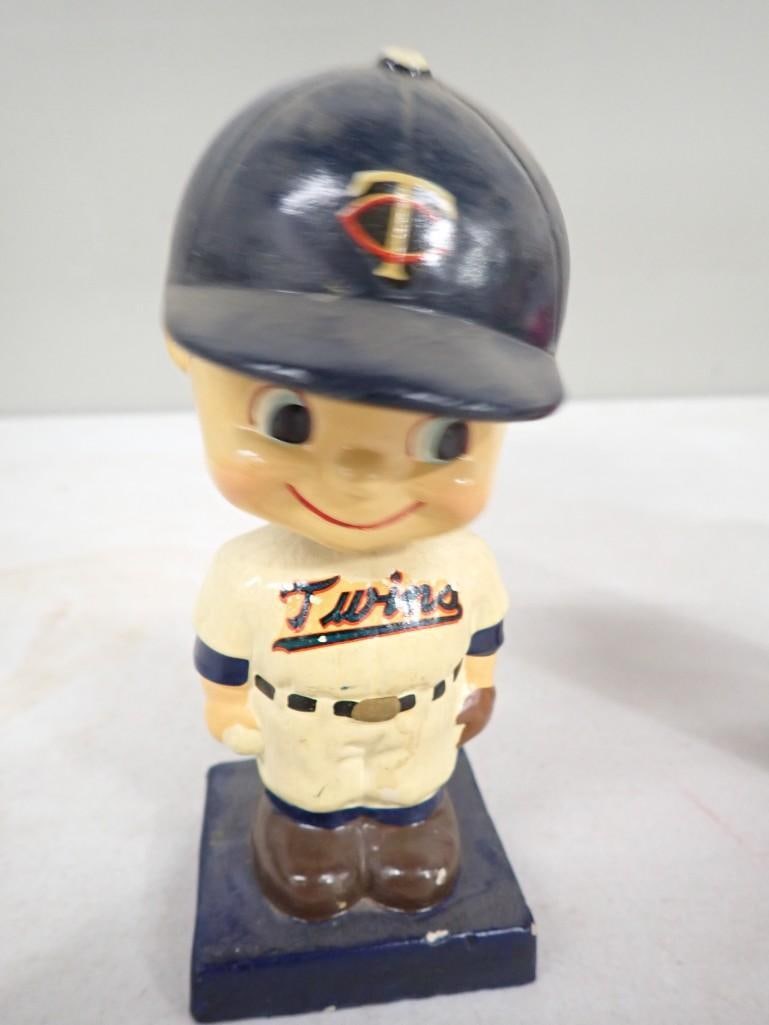 Vtg 1960s Minnesota Twins Bobblehead or Nodder Baseball Player: Vintage 1960s Minnesota Twins Bobblehead or Nodder Baseball Player All pictures are considered part of the description and should be examined carefully by bidders. Live Auctioneers is now offering Liv