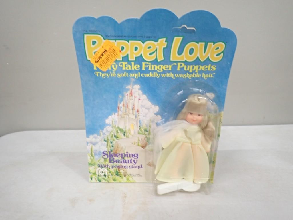 Vtg 1977 Puppet Love Fairy Tale Finger Puppet Sleeping Beauty with Posing Stand by Mego NOS New Old (1 of 4)