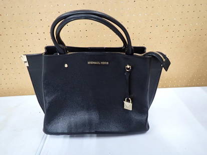 Michael Kors Black Purse: Michael Kors Black Purse All pictures are considered part of the description and should be examined carefully by bidders. Live Auctioneers is now offering Live Shipping through them. This is an