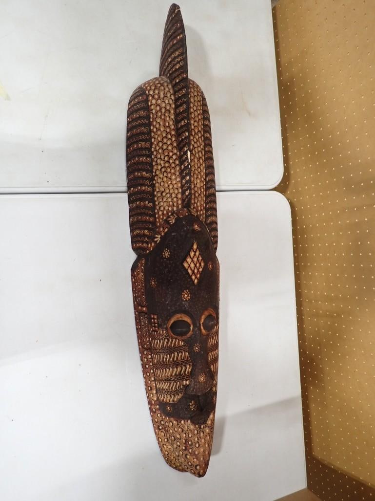 Wood African Style Mask Wall Decoration: Wood African Style Mask Wall Decoration Condition: has some chips. Please see pictures. All pictures are considered part of the description and should be examined carefully by bidder