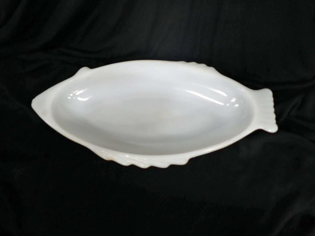 Vintage Milk Glass Fish Dish Glasbake (1 of 5)