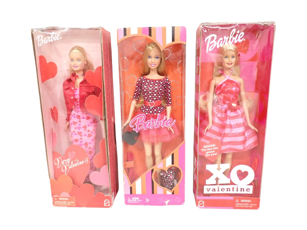 3 Barbies incl 2002 XO Valentine Barbie, 2000 Very Valentine Barbie, 2007 XO Valentine Barbie Doll: Lot of 3 Barbies incl 2002 XO Valentine Barbie, 2000 Very Valentine Barbie, 2007 XO Valentine Barbie Doll. All in Original Packages. All pictures are considered part of the descript