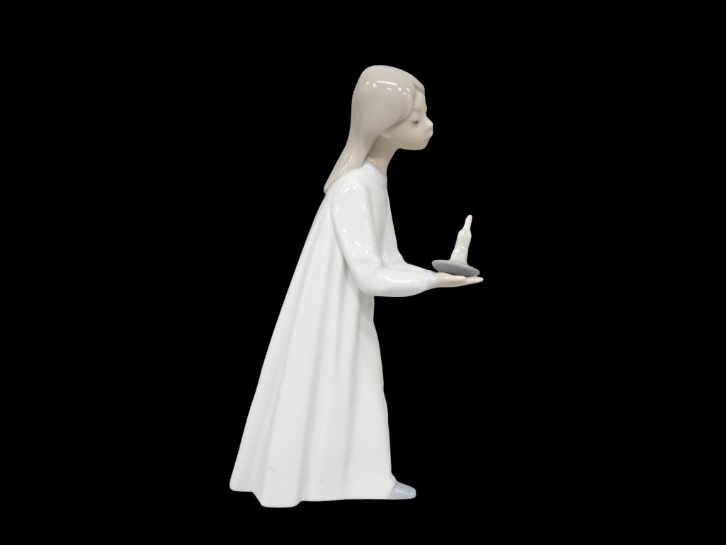 Lladro Girl with Candle 4869 Porcelain Figurine: Lladro Girl with Candle 4869 Porcelain Figurine 9"x4"x2" All pictures are considered part of the description and should be examined carefully by bidders. Live Auctioneers is now offering L