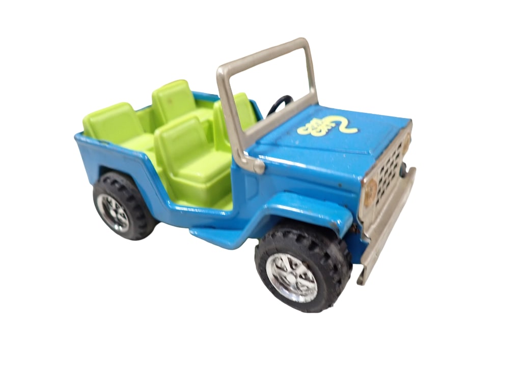 Vtg 1970s Buddy L Cool Cat Jeep Pressed Steel Toy: Vintage 1970s Buddy L Cool Cat Jeep Pressed Steel Toy All pictures are considered part of the description and should be examined carefully by bidders. Live Auctioneers is now offering Live Shipping