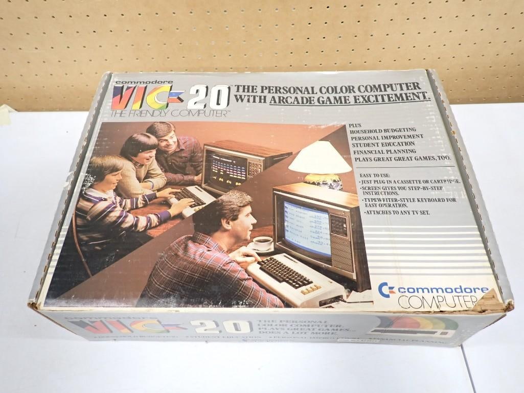 Vintage Commodore Vic-20 Computer with original Box - Untested (1 of 12)