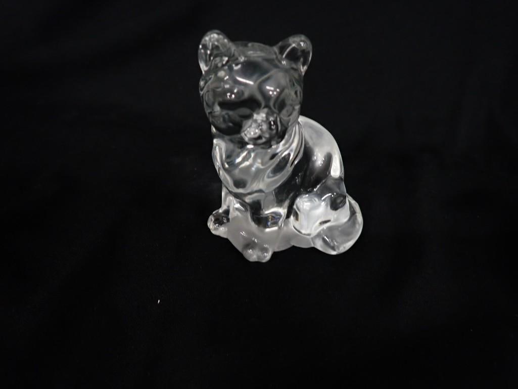 Fenton Clear Glass Art Glass Cat: Fenton Clear Glass Art Glass Cat All pictures are considered part of the description and should be examined carefully by bidders. Live Auctioneers is now offering Live Shipping through them. Thi