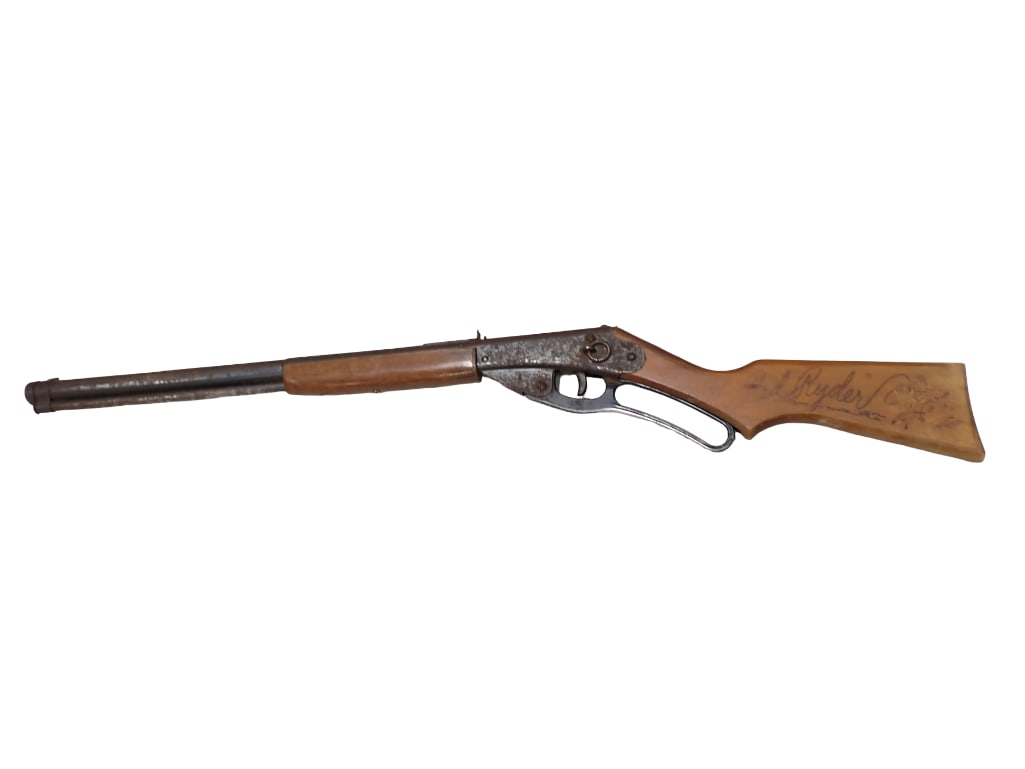 Daisy Red Ryder BB Gun No 111 Model 40: Daisy Red Ryder BB Gun No 111 Model 40 39"x6"x2" All pictures are considered part of the description and should be examined carefully by bidders. Live Auctioneers is now offering Live Sh